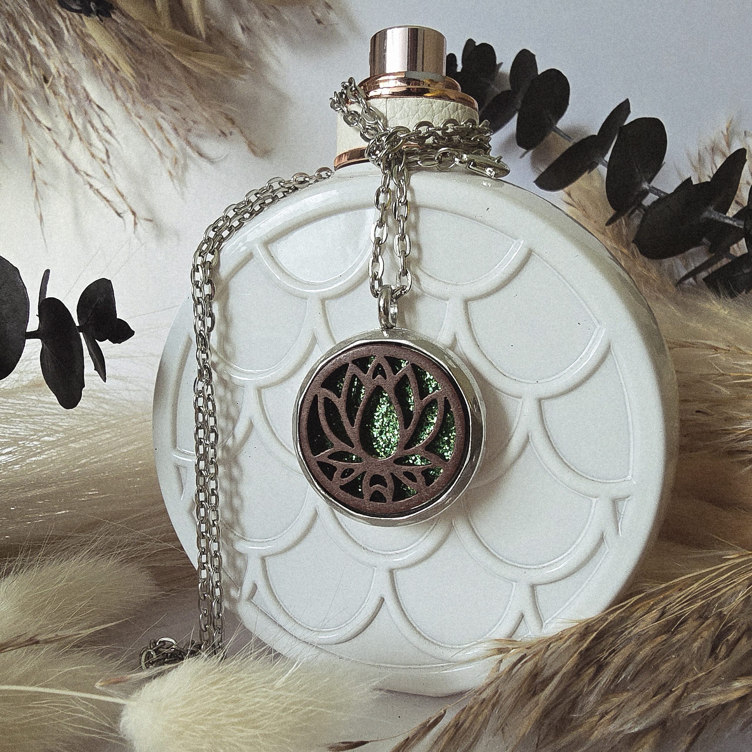 Wooden Aroma Floral Locket Chain